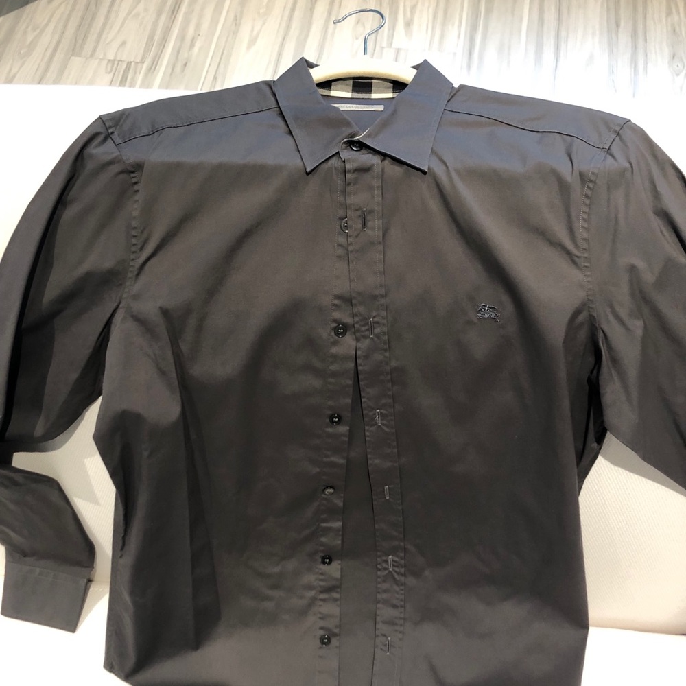 Burberry button Down